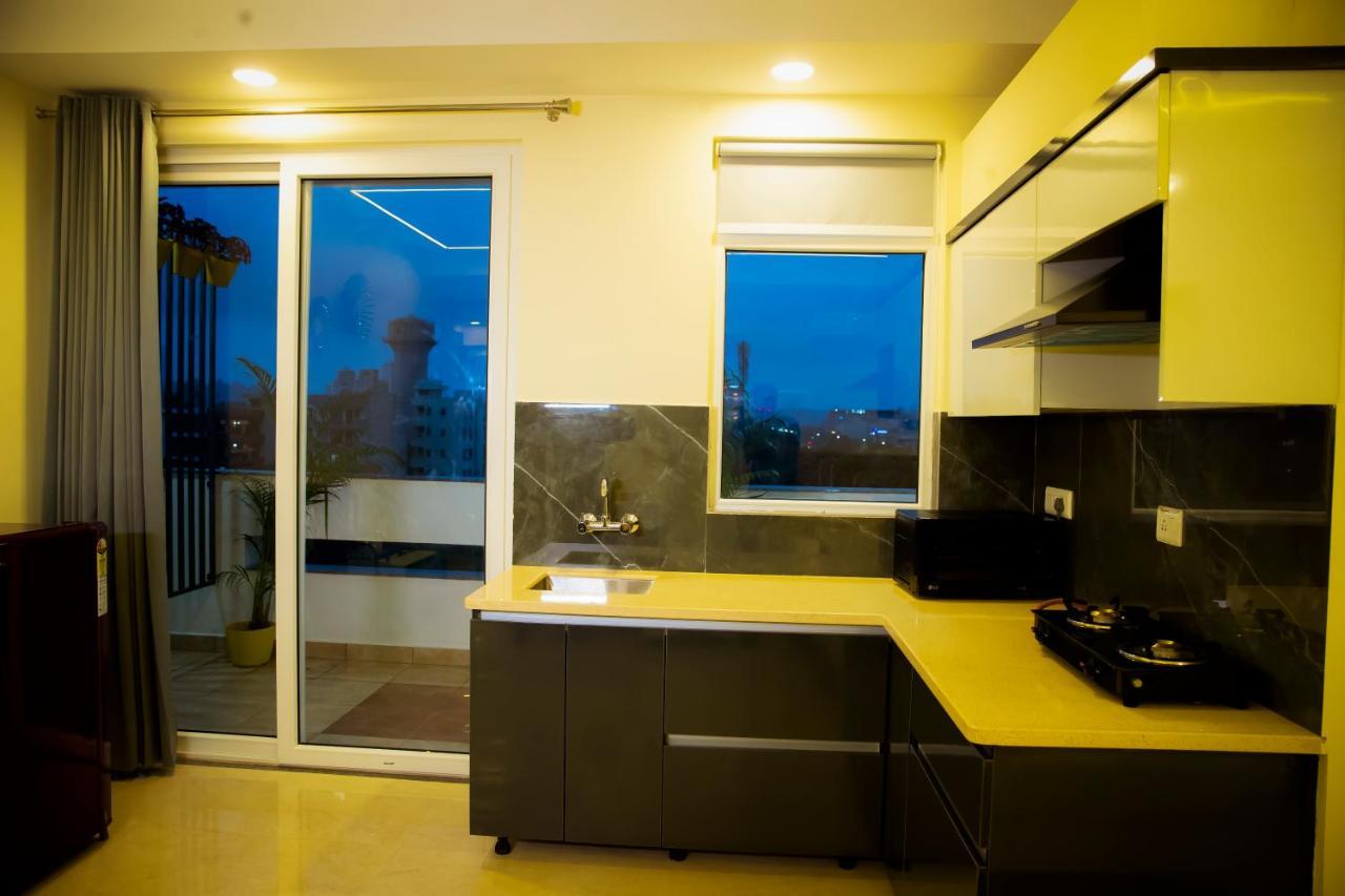 Lime Tree Luxury Studio - Service Apartment Near Artemis Hospital ,Gurgaon Exterior photo